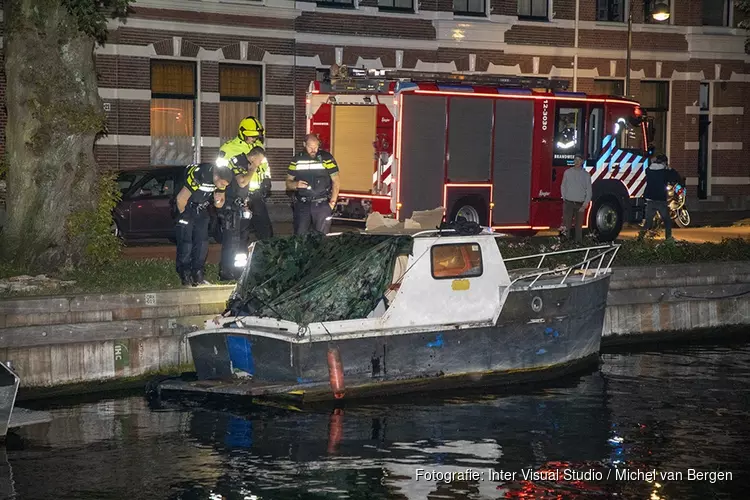 Brand op bootje aan de Oranjekade in Haarlem