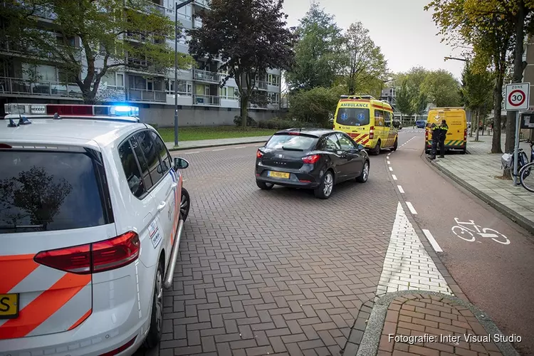 Fietsster gewond na aanrijding met auto op de Italielaan