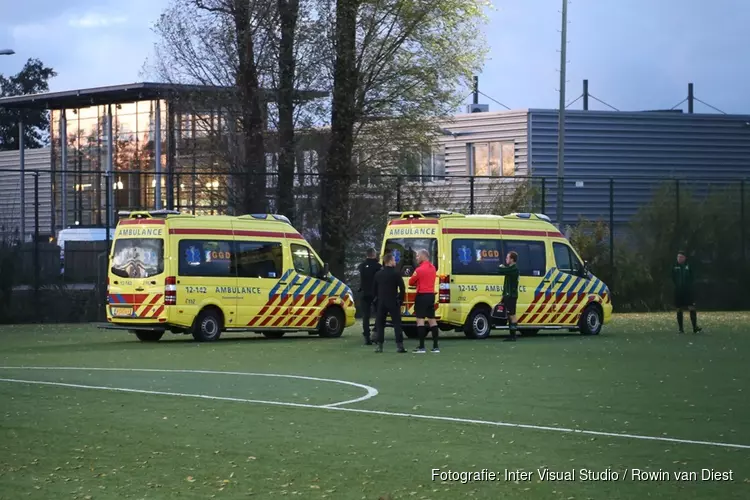 Twee gewonden door kop-duel tijdens voetbalwedstrijd in Haarlem