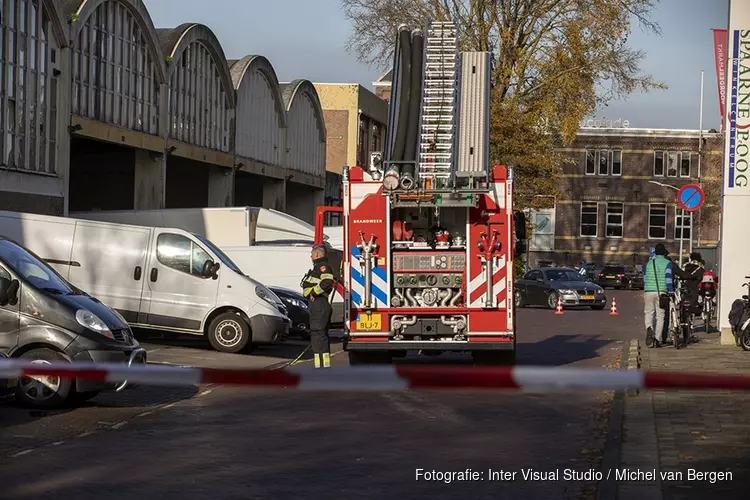 Brand in loods aan de Paul Krugerkade in Haarlem