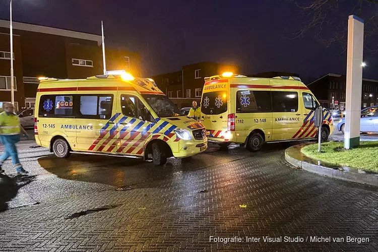 Vrouw gewond na aanrijding op zebrapad voor ziekenhuis in Haarlem