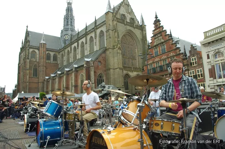 Grootste Band schenkt jarige stad nieuw popnummer