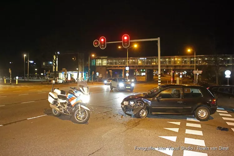 Flinke schade op kruispunt voor station in Heemstede