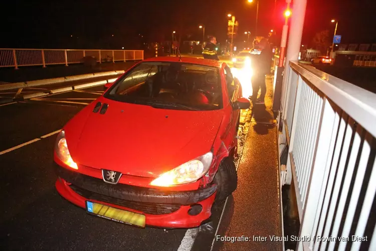 Buitenrustbrug in storing na ongeval op brug