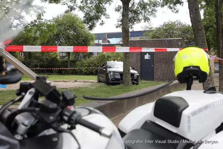 Politie schiet autobanden van vluchtende verdachte lek in Haarlem