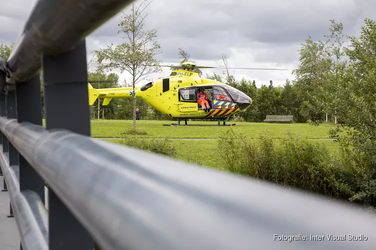 Traumahelikopter landt voor medische noodsituatie in Reinaldapark