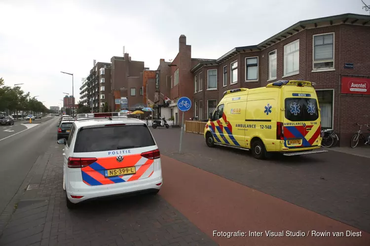 Afslaande automobilist ziet scooterrijder over het hoofd op Spaarndamseweg