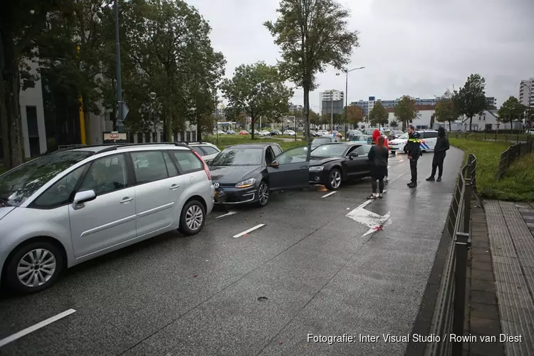 Blikschade door nat wegdek bij aanrijding op de Europaweg