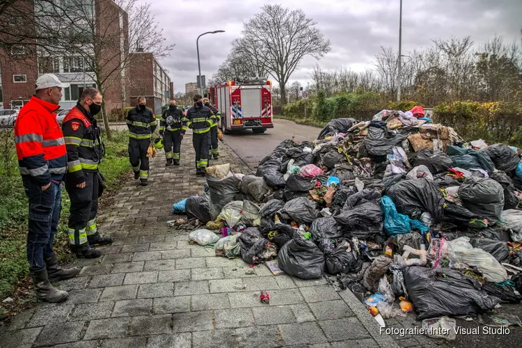 Brand in vuilniswagen in Haarlem