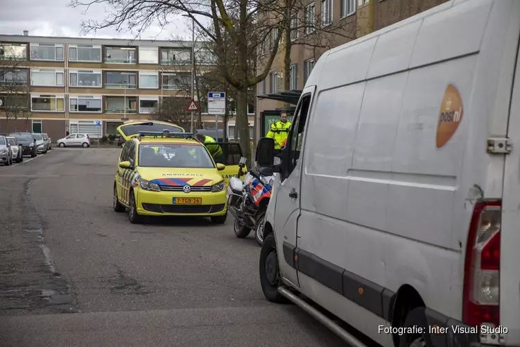 Fietsster gewond na botsing met pakketbezorger PostNL