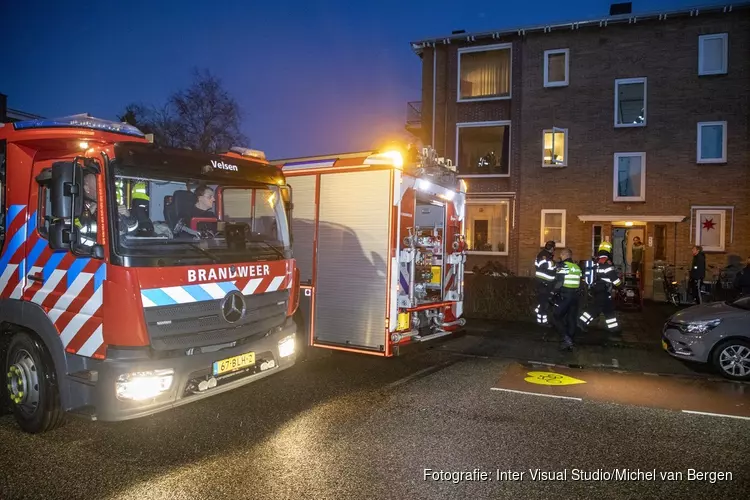 Brandweer groots uitgerukt voor smeulende computer in Haarlem