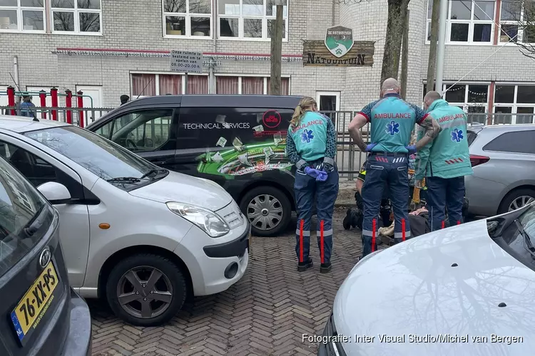 Meisje gewond na aanrijding door auto in de Soendastraat