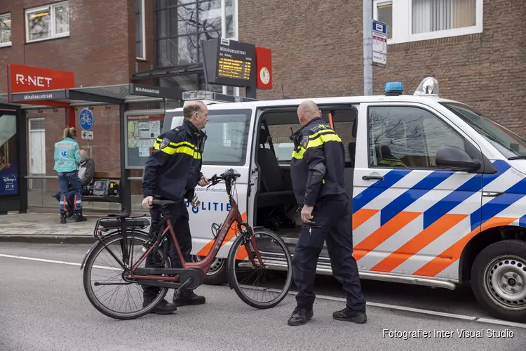 Fietser gewond na botsing op fietspad langs de Rijksstraatweg in Haarlem