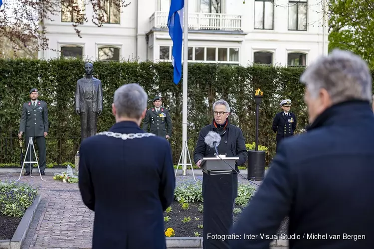 Dodenherdenking bij monument op de Dreef in Haarlem