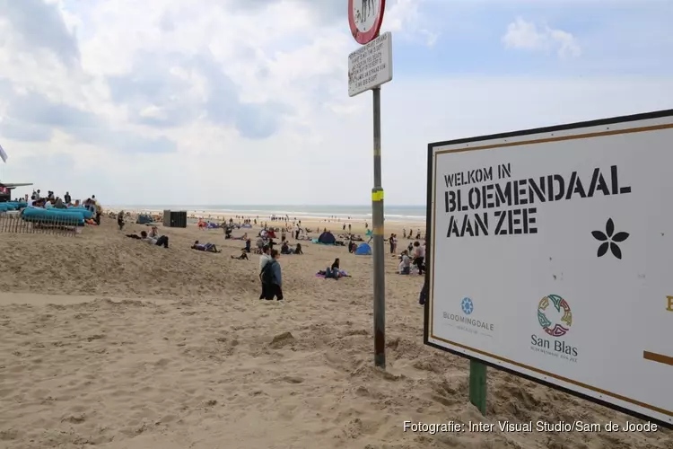 Strand Bloemendaal druk bezocht op Hemelvaartsdag