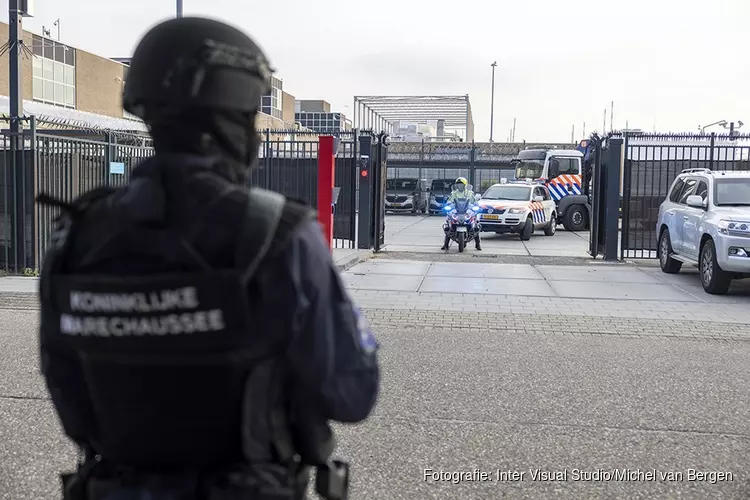 Lange tijd politiehelikopter boven Haarlem vanwege beveiligd transport