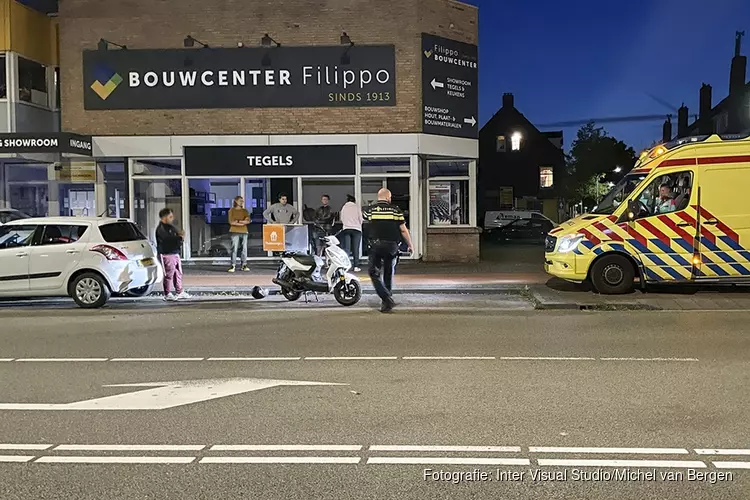 Maaltijdbezorger onderuit op de Spaarndamseweg in Haarlem