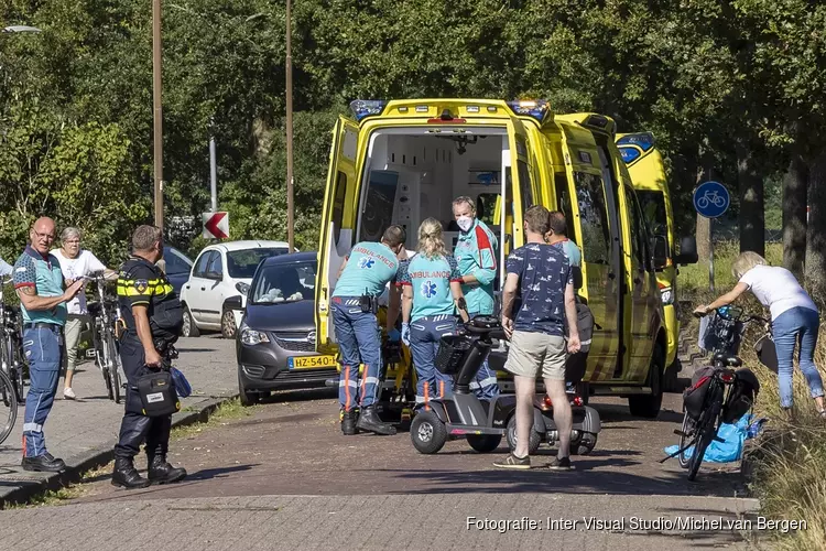 Man op scootmobiel lelijk ten val op de Vondelweg in Haarlem