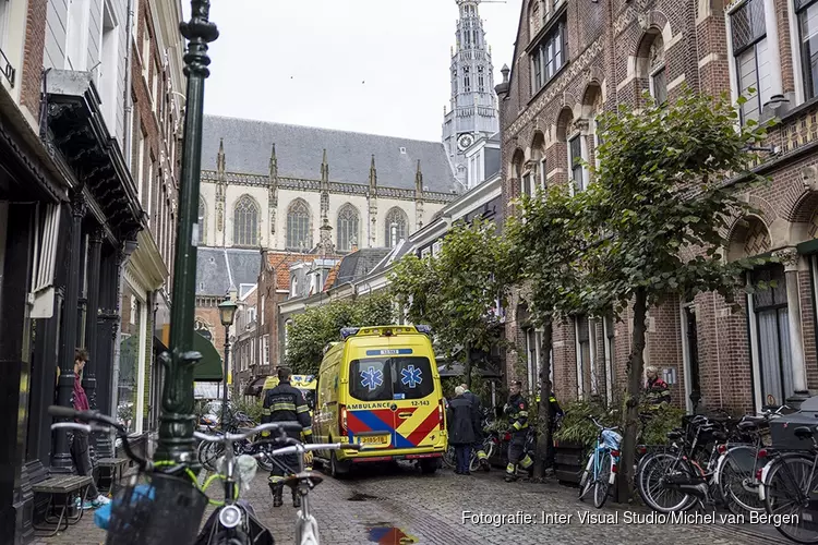 Vrouw gewond na valpartij in woning in centrum Haarlem