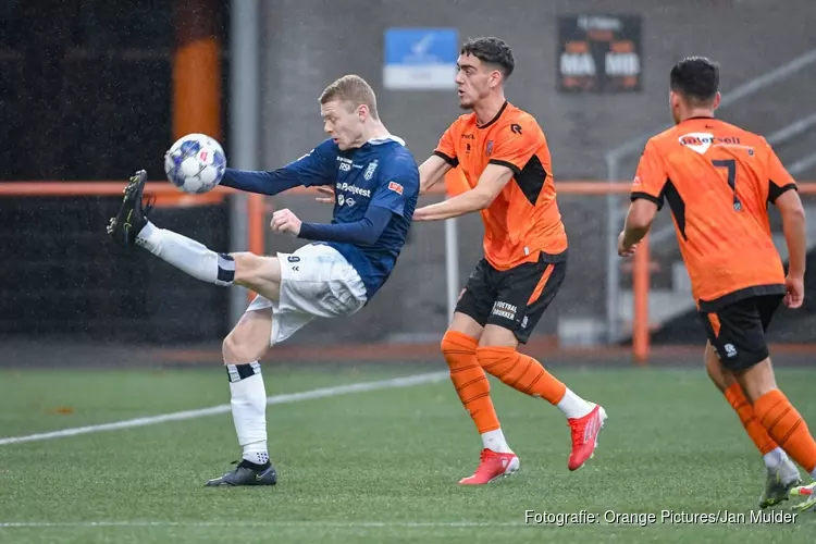 Jong FC Volendam pakt met tien man toch nog punt tegen Koninklijke HFC