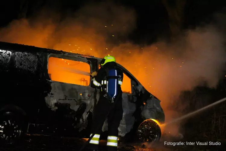 Bestelbus door brand verwoest in Haarlem