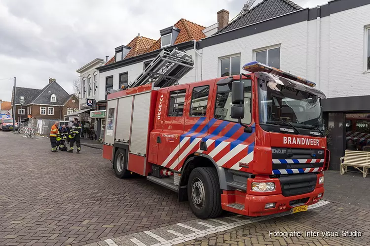 Brandweer groots uitgerukt voor smeulende verlichting in winkel Heemstede