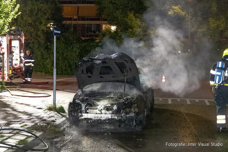 Autobrand aan de Ekamastraat in Haarlem