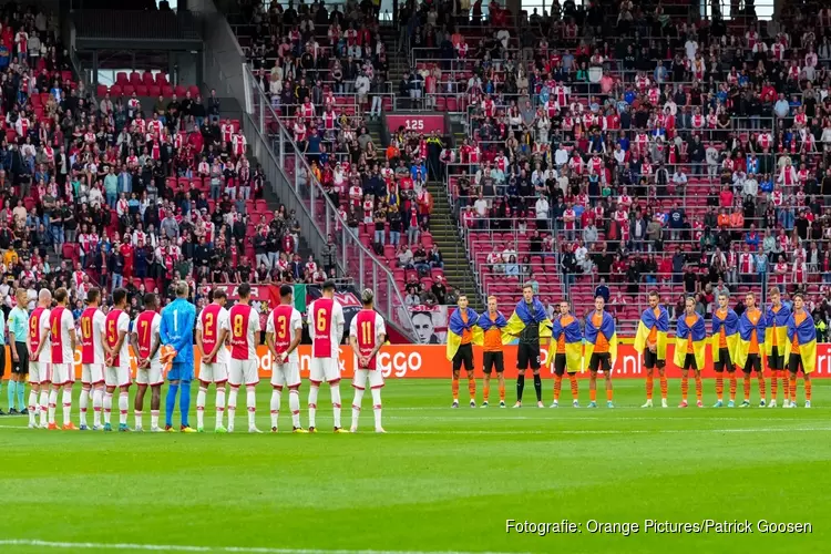 Ajax wint in benefietwedstrijd van Shakhtar Donetsk