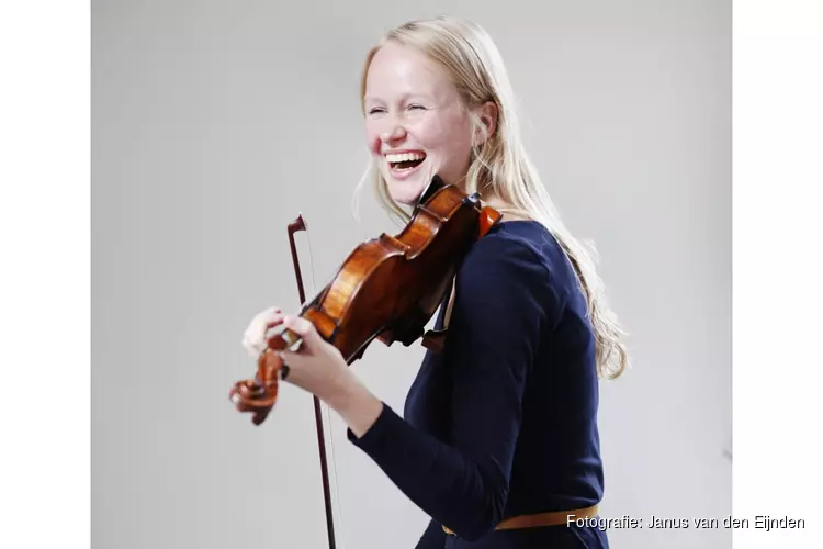 Violiste Ruña ’t Hart treedt op in de Lutherse Kerk in Haarlem