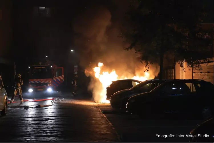 Getuigen voertuigbrand Haarlem gezocht