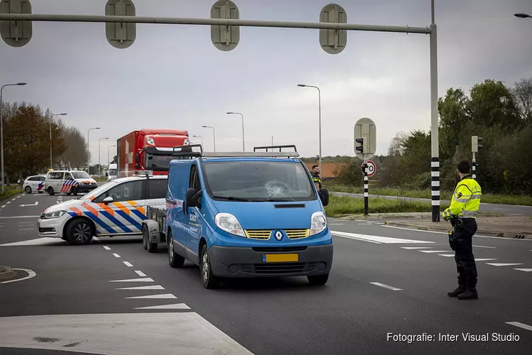 Fietser gewond bij botsing met busje op Westelijke Randweg (N208) in Haarlem