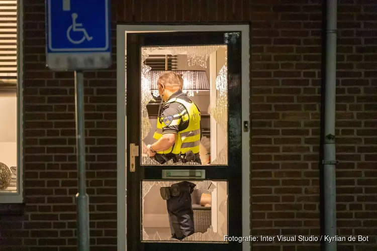 Explosie bij woning in Haarlem, verdachte vlucht op fiets