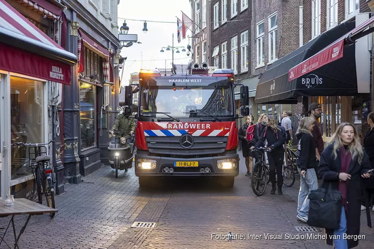 Brand in steenoven in Lange Veerstraat in Haarlem