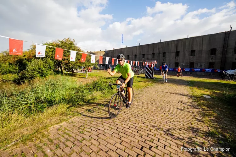 Fietsen langs werelderfgoed tijdens Ronde van de Stelling van Amsterdam