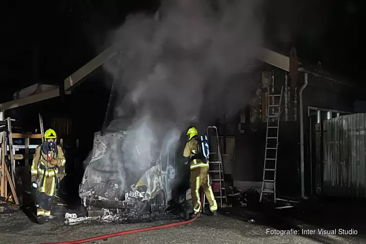 Twee bestelbusjes door brand verwoest in Haarlem