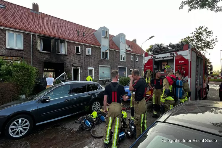 Bewoner naar ziekenhuis bij woningbrand Haarlem