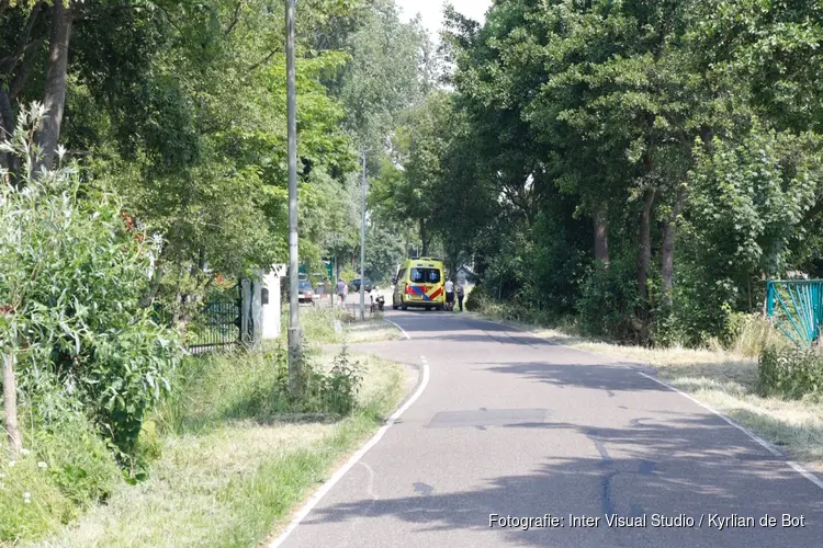 Scootmobielbestuurster op het droge getrokken door omstanders