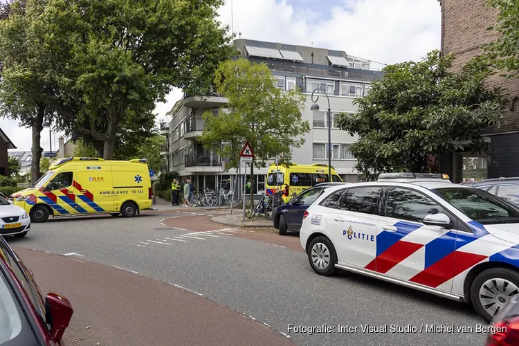 Fietser onderuit op de Uit den Bosstraat in Haarlem