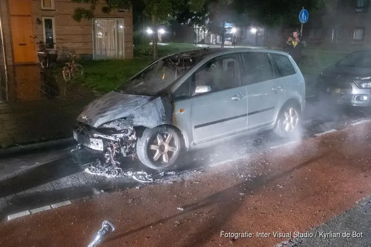 Auto door brand verwoest in Schalkwijk