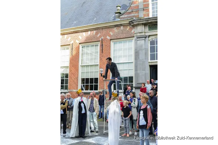 Levend schaakspel op het Doelenplein in Haarlem