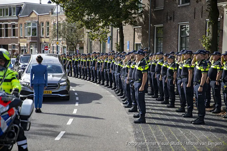 Erehaag voor overleden politieagent voor Koudehorn in Haarlem