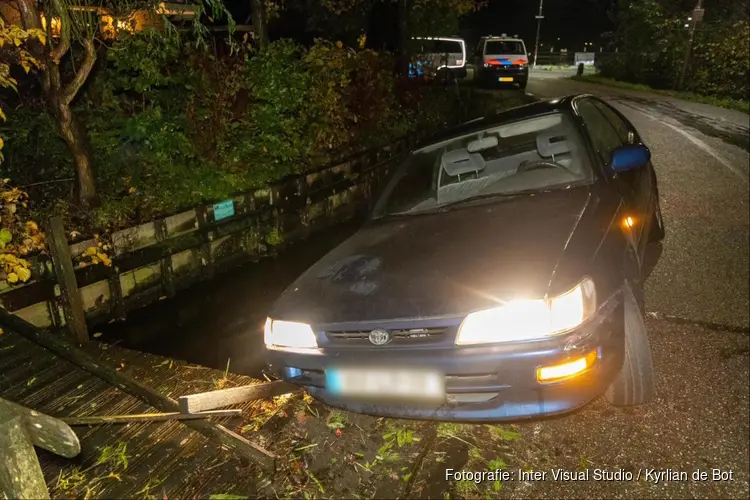 Automobiliste eindigt bijna in sloot langs Zuid Schalkwijkerweg