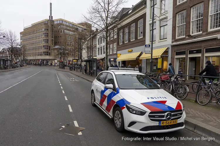 Politie zoekt lichtgetinte man na verdachte situatie in centrum Haarlem