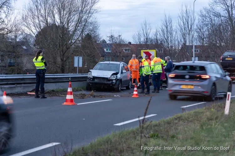 Auto raakt in de slip op Randweg bij Haarlem