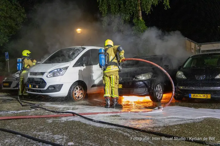 Meerdere auto’s beschadigd bij autobrand in Haarlem