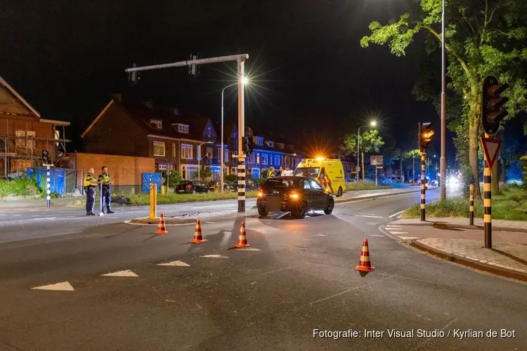 Gewonde en flinke schade bij aanrijding in Haarlem