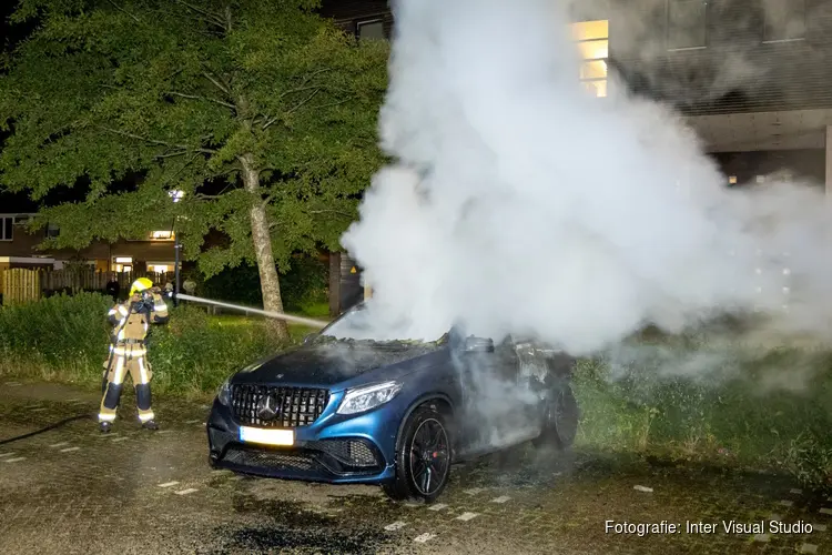 Autobrand aan de Jan van Zutphenstraat in Haarlem