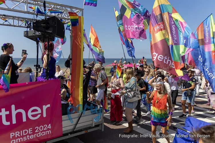 Pride at the Beach tocht 2024 door Zandvoort