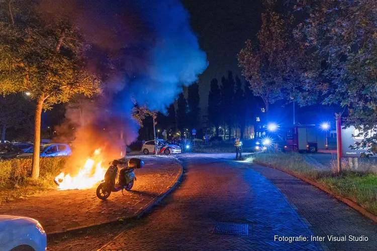 Scooterbrand aan Gerard Ravestraat in Haarlem