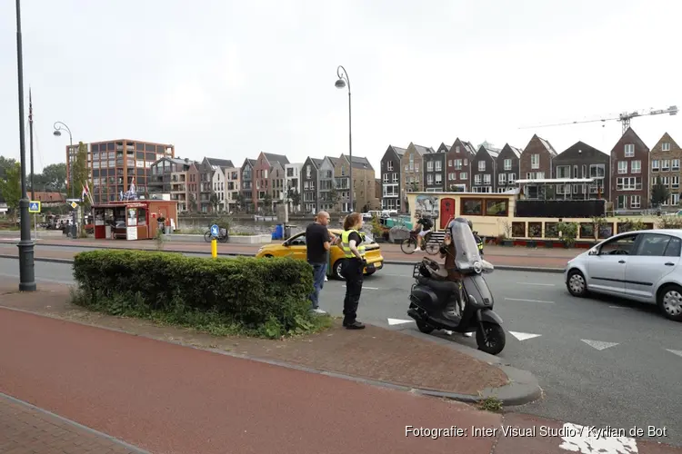 Opzittende scooter gewond op Parklaan in Haarlem